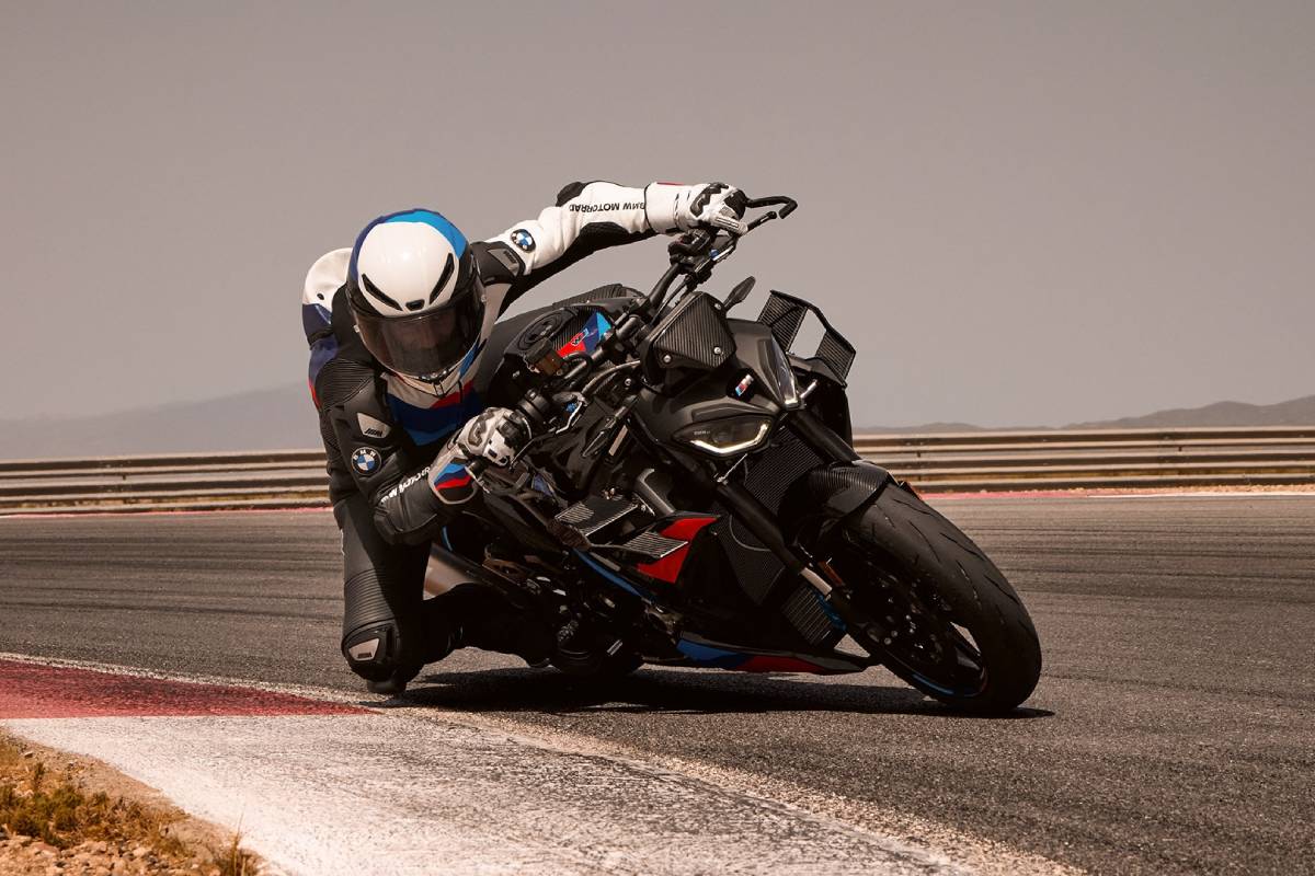 2025 BMW M 1000 R